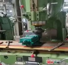 Mesa de trabajo de una fresadora cnc